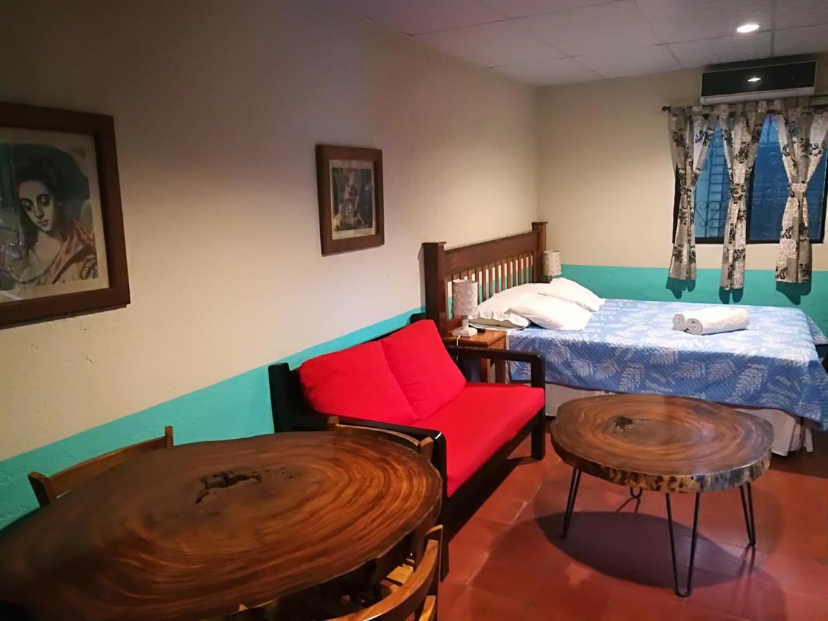 Hostal Harvest House León Exteriör bild
